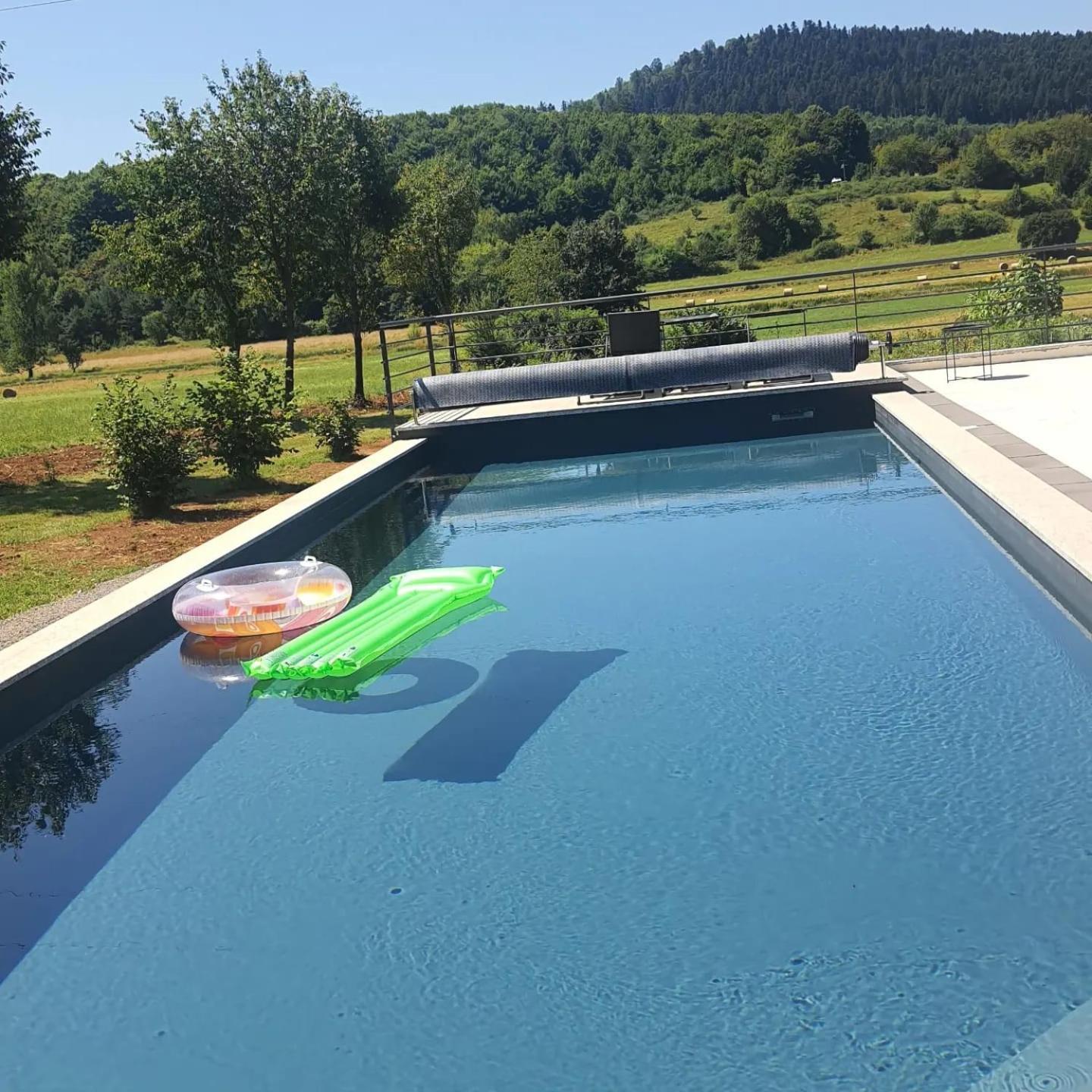 Apartmani Fenestra Tesla I Faust Otočac Exterior foto